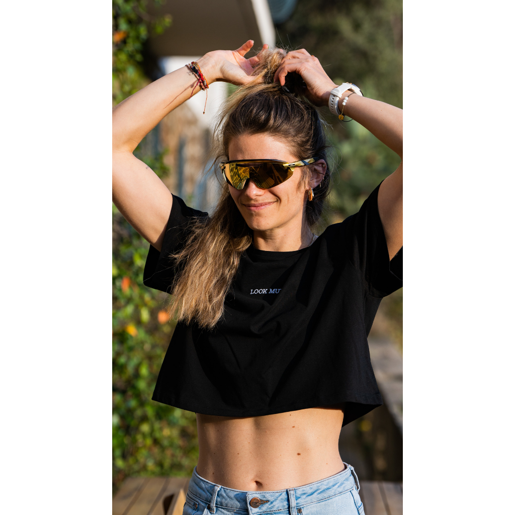 CROP TOP LOOK MUM.